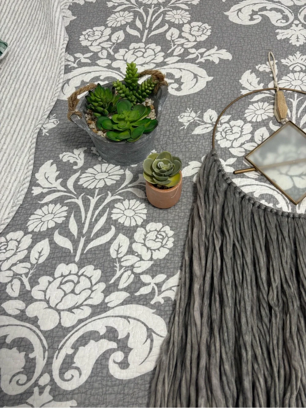 Wall art/ decor lot